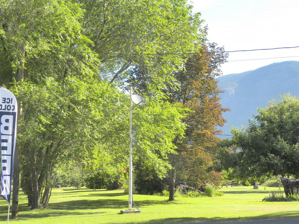 Rivermount Motel Little Fort Exterior foto